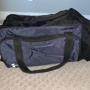 UnderArmour duffle-bag.